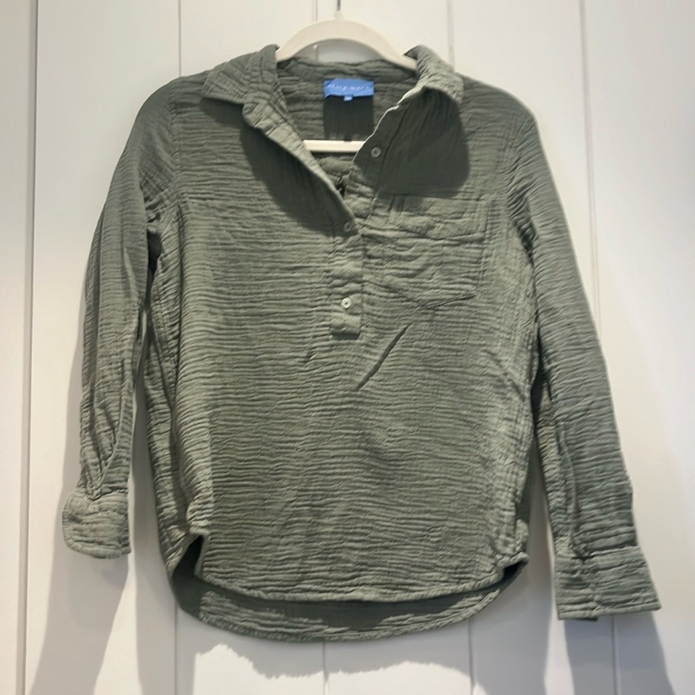 Alice Walk green top